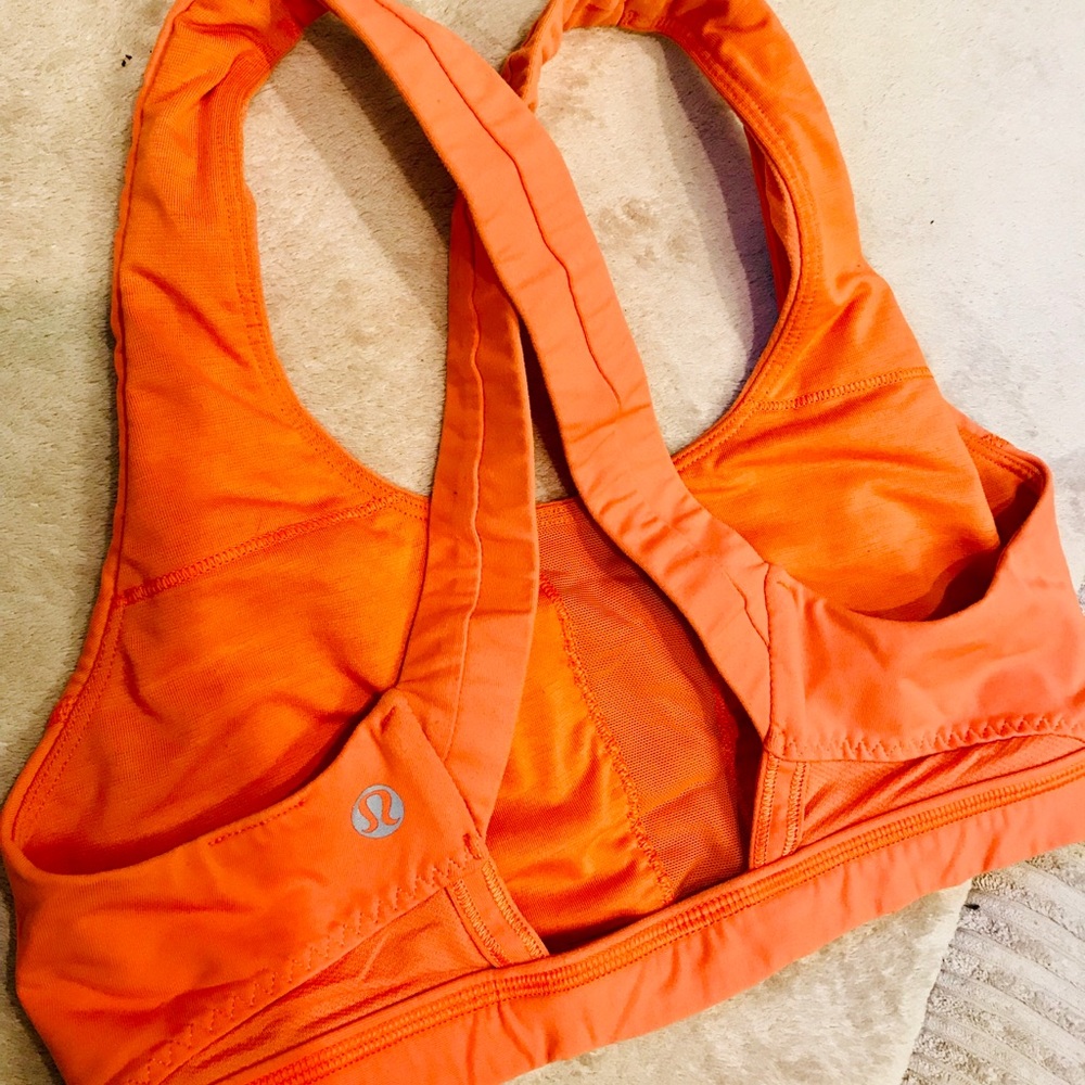 Lululemon sports bra size 6